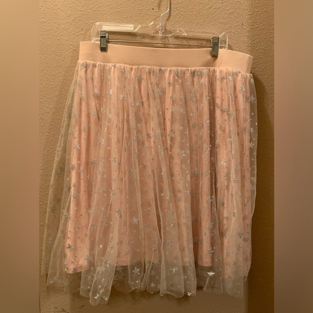Torrid, size 0, double lined, elastic waist, tulle skirt